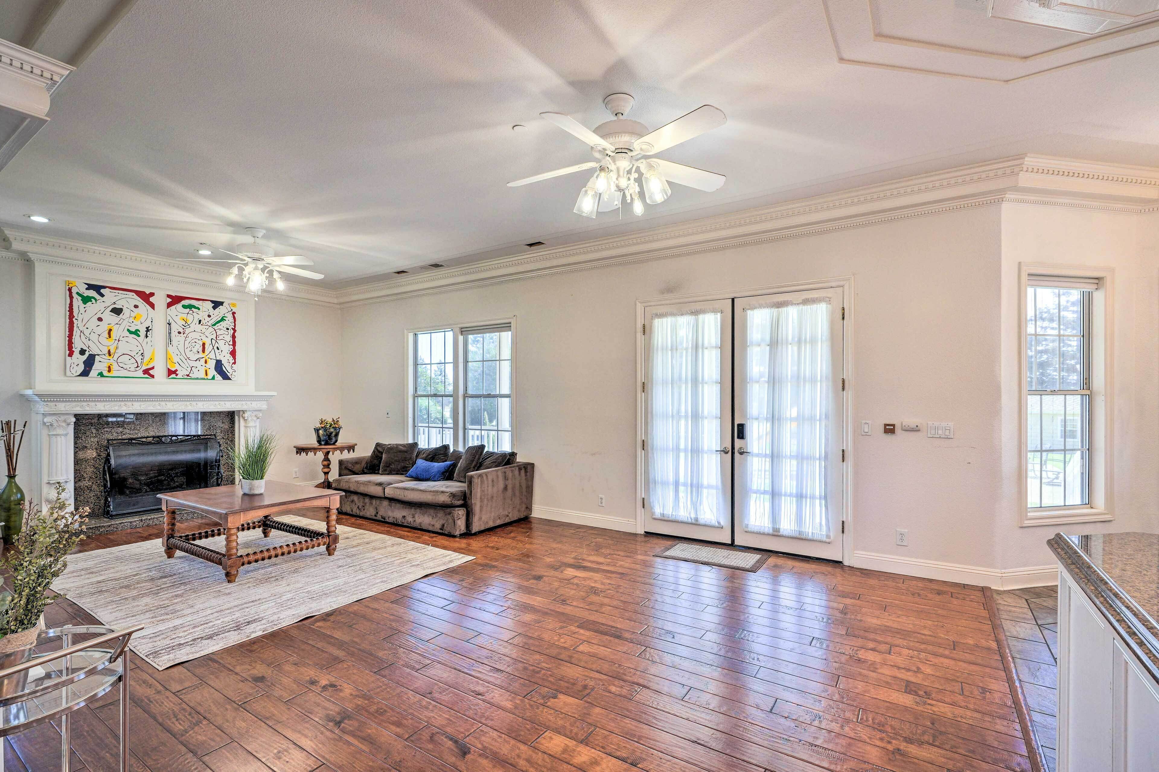 Stunning Galt Vineyard: Grill & Tennis Court!