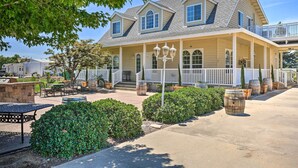 Exterior - Stunning Galt Vineyard: Grill & Tennis Court! (Galt)
