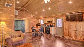 House (2 Bedrooms) | Interior