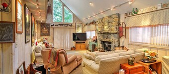 West Dover Vacation Rental w/ Hot Tub Near Mt Snow