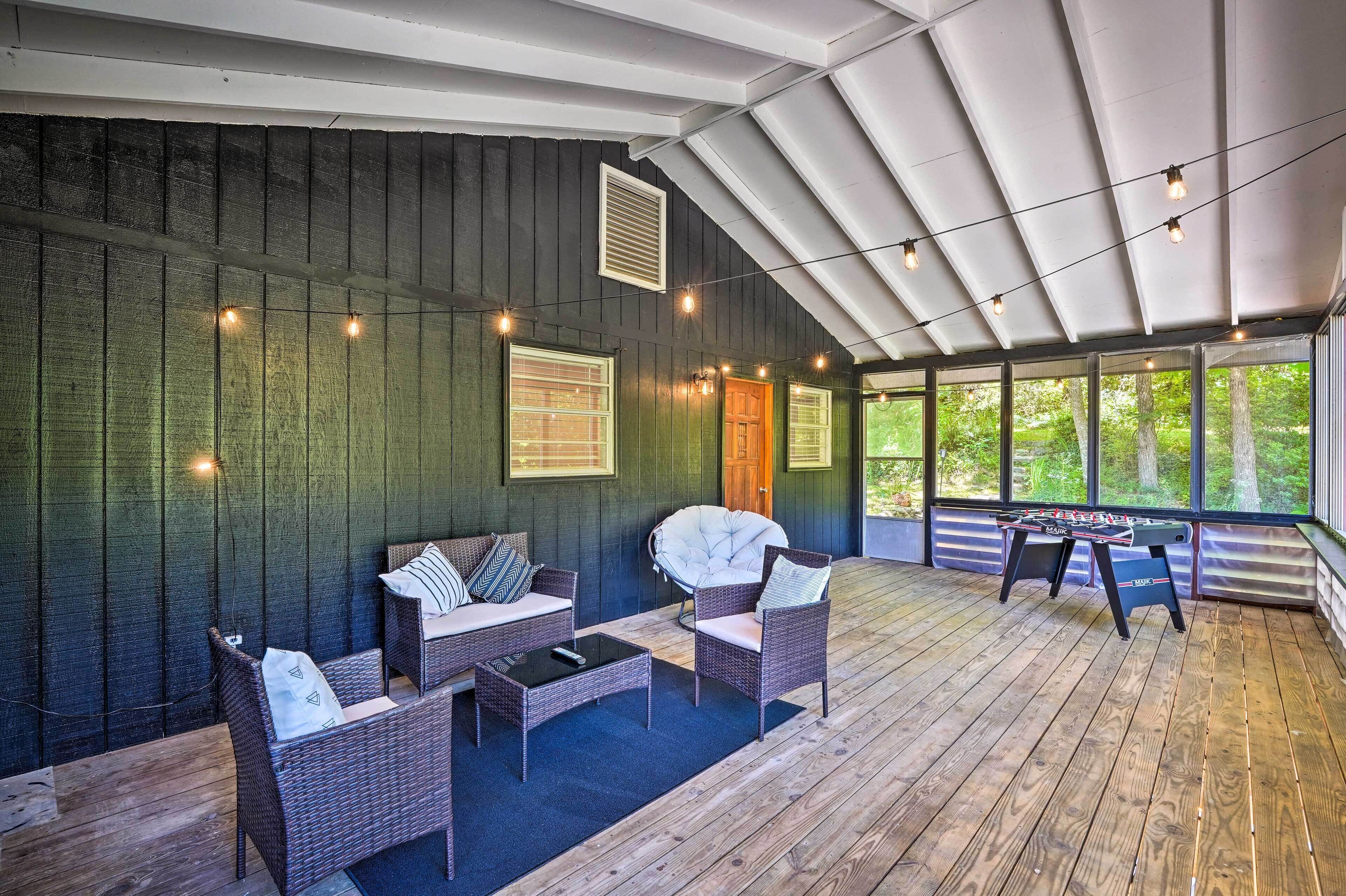 Dreamy Smoky Mountain Cabin: Deck & Fire Pit