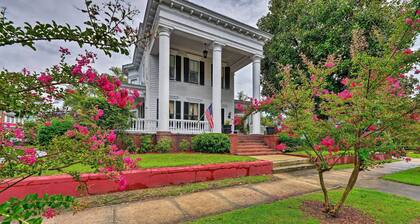 New Bern Home w/ Yard, Grill + Walkable Location