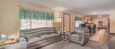 House (5 Bedrooms) | Interior