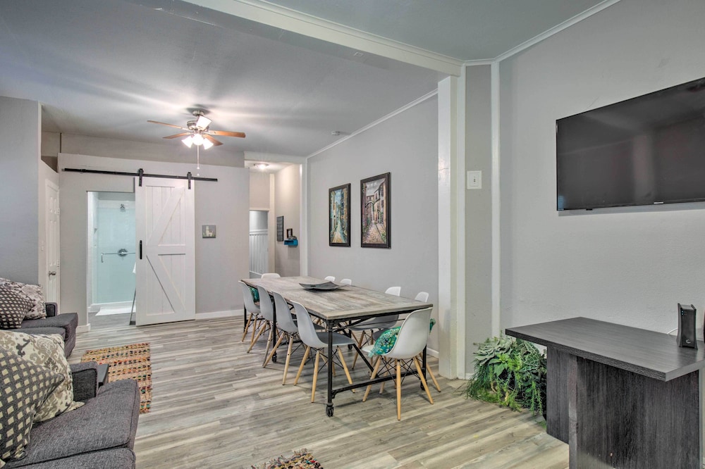 Boho Chic' Dallas Duplex ~ 3 Mi to Downtown!