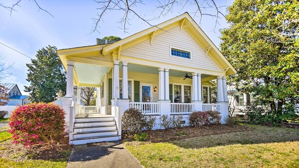 A single-story house with a porch, a front yard, and a small garden. - Edenton Vacation Rental w/ Patio: Walk Downtown (Edenton)