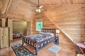 House (3 Bedrooms) | 3 bedrooms, iron/ironing board, bed sheets - Franklin Cabin w/ Game Room, Mountain-view Deck (Franklin)