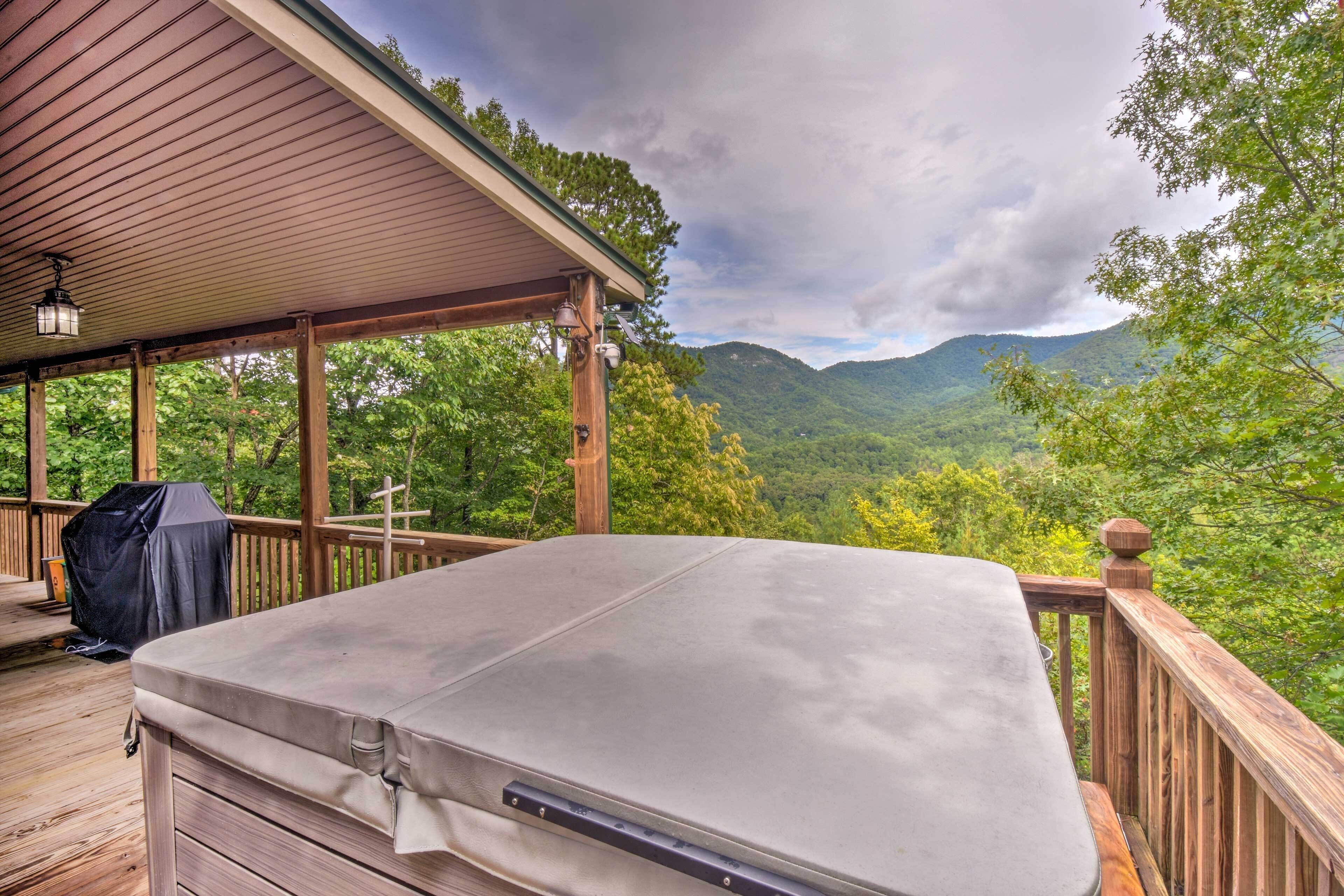 Spacious Franklin Getaway w/ Deck + Mtn Views