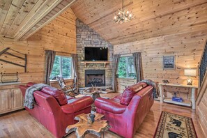 TV, fireplace, video game console - Franklin Cabin w/ Game Room, Mountain-view Deck (Franklin)