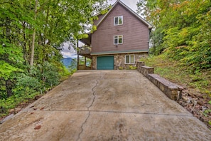 Exterior - Franklin Cabin w/ Game Room, Mountain-view Deck (Franklin)