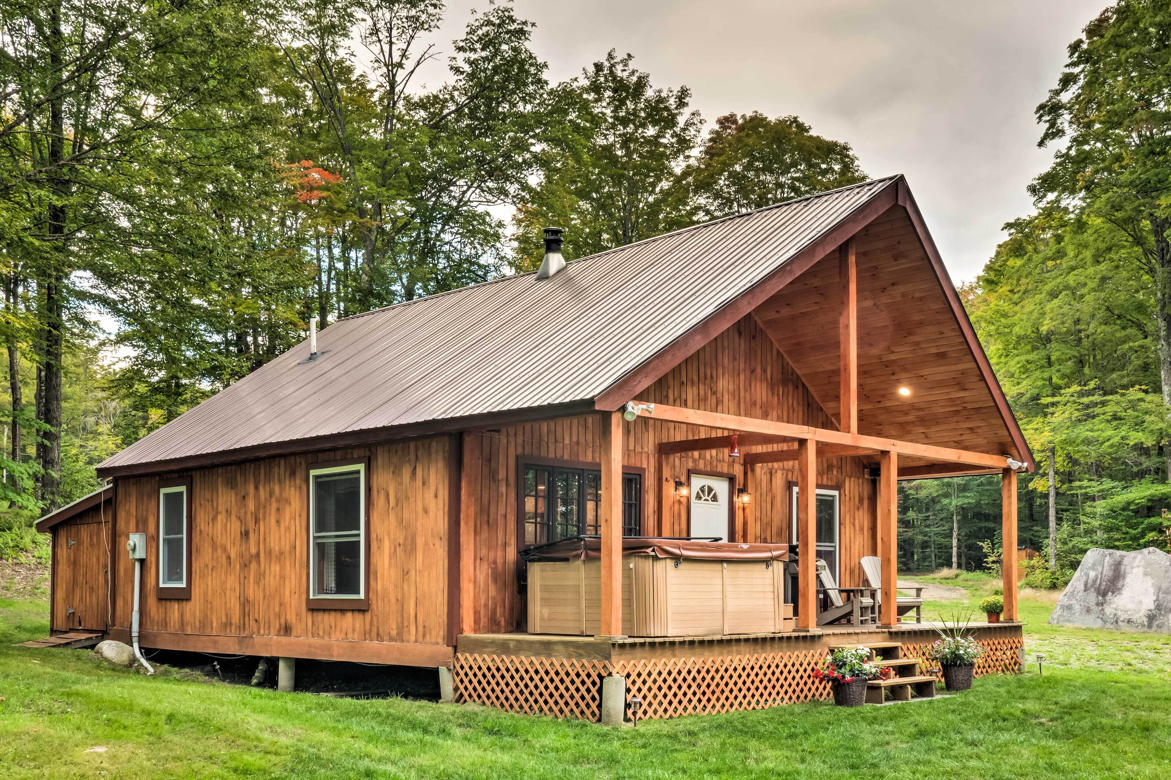 Magnificent Victory Cabin w/ Private Hot Tub!