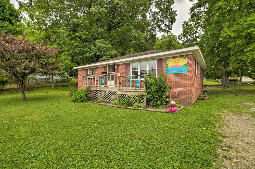 Cheerful Grand Rivers Cottage, 1/2 Mi to Lake