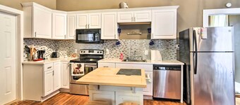 Stylish Vicksburg Apt w/ Porch - 2 Mi to Casino!