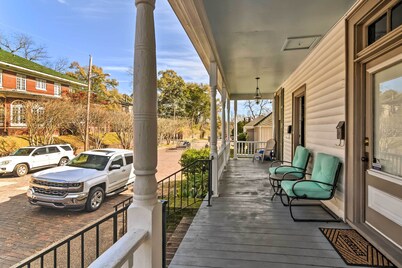 Stylish Vicksburg Apt w/ Porch - 2 Mi to Casino!