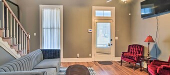 Stylish Vicksburg Apt w/ Porch - 2 Mi to Casino!