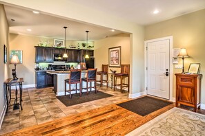 المنشأة من الداخل