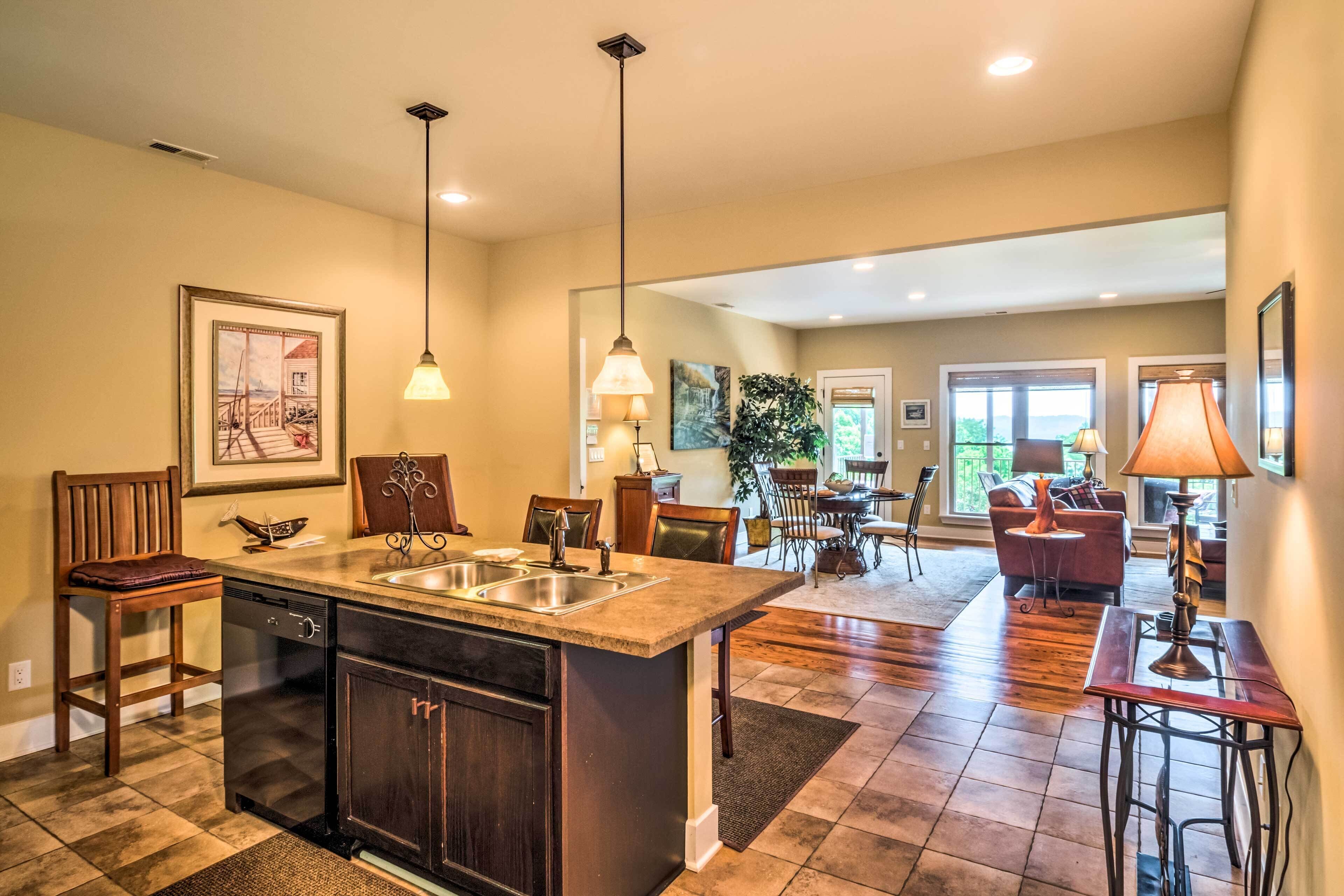 Center Hill Lake Rental: Steps to Hurricane Marina