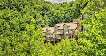 Center Hill Lake Rental: Steps to Hurricane Marina