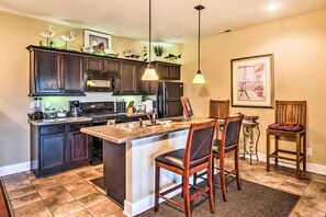 Apartment (2 Bedrooms) | Interior - Center Hill Lake Rental: Steps to Hurricane Marina (Silver Point)