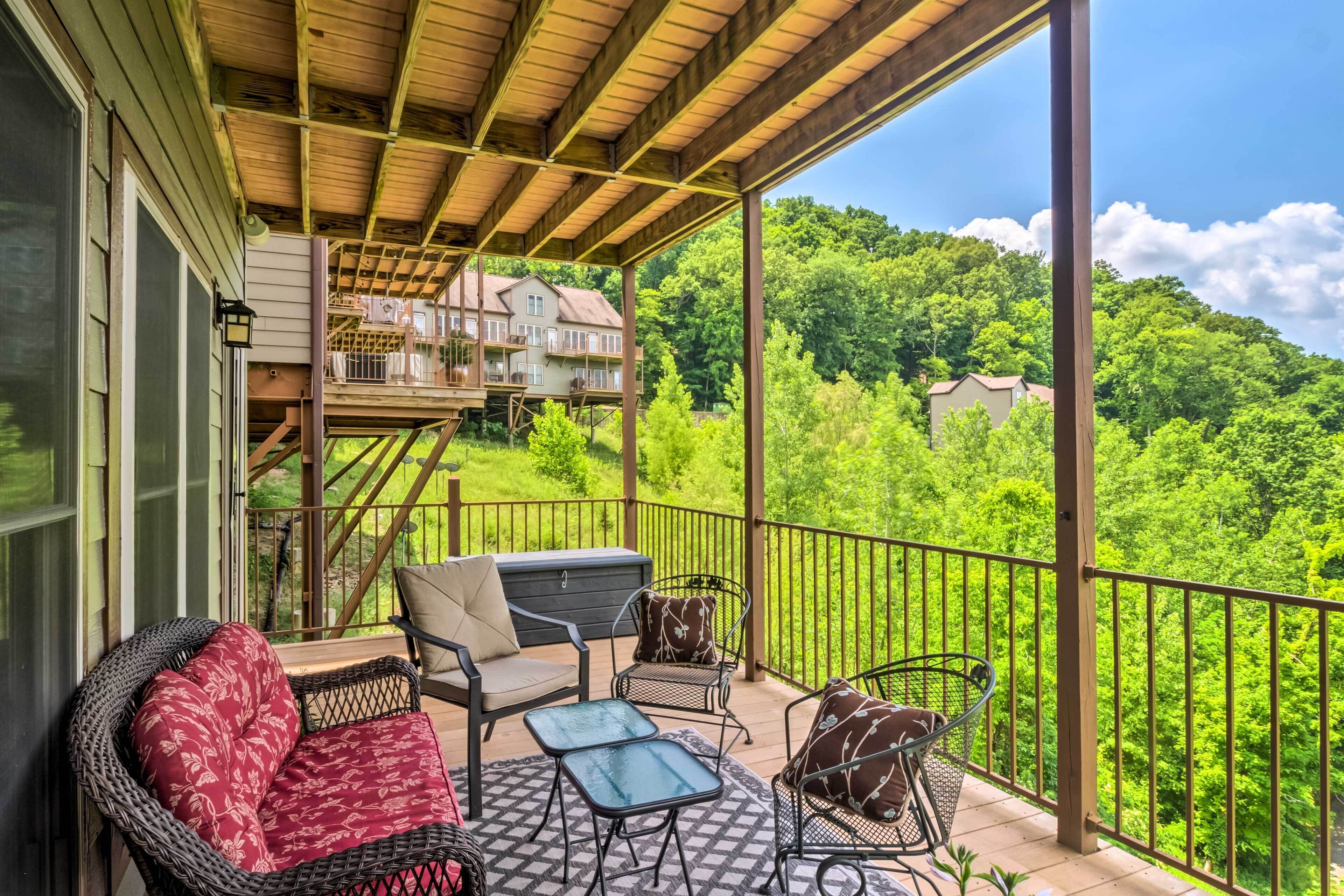 Center Hill Lake Rental: Steps to Hurricane Marina