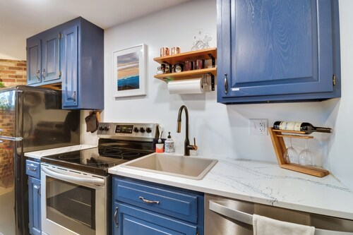 Renovated Studio on 5 Acres - Near Vineyards!