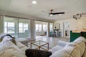 Interior - Private Beach & Dock: Home on Eagle Mountain Lake (Azle)