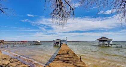 Private Beach & Dock: Home on Eagle Mountain Lake