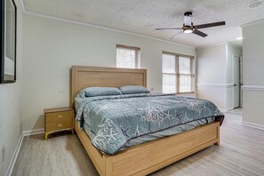 House (3 Bedrooms) | Interior - Private Beach & Dock: Home on Eagle Mountain Lake (Azle)