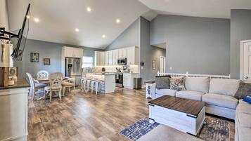 House (3 Bedrooms) | Interior