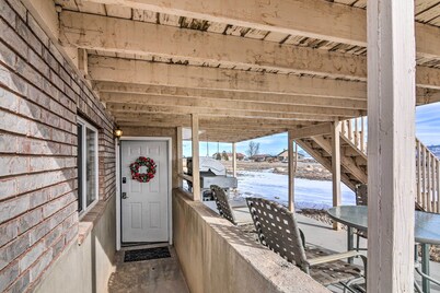 Pet-friendly Aurora House w/ Mountain Views!