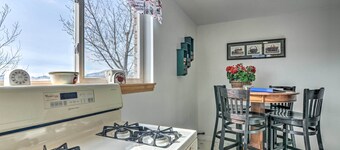 Pet-friendly Aurora House w/ Mountain Views!