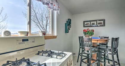 Pet-friendly Aurora House w/ Mountain Views!