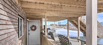 Pet-friendly Aurora House w/ Mountain Views!
