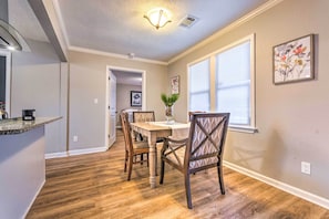 Interior - Vacation Rental Home ~ 15 Mi to Little Rock (Jacksonville)
