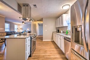Interior - Vacation Rental Home ~ 15 Mi to Little Rock (Jacksonville)