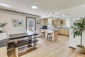 House (3 Bedrooms) | Interior