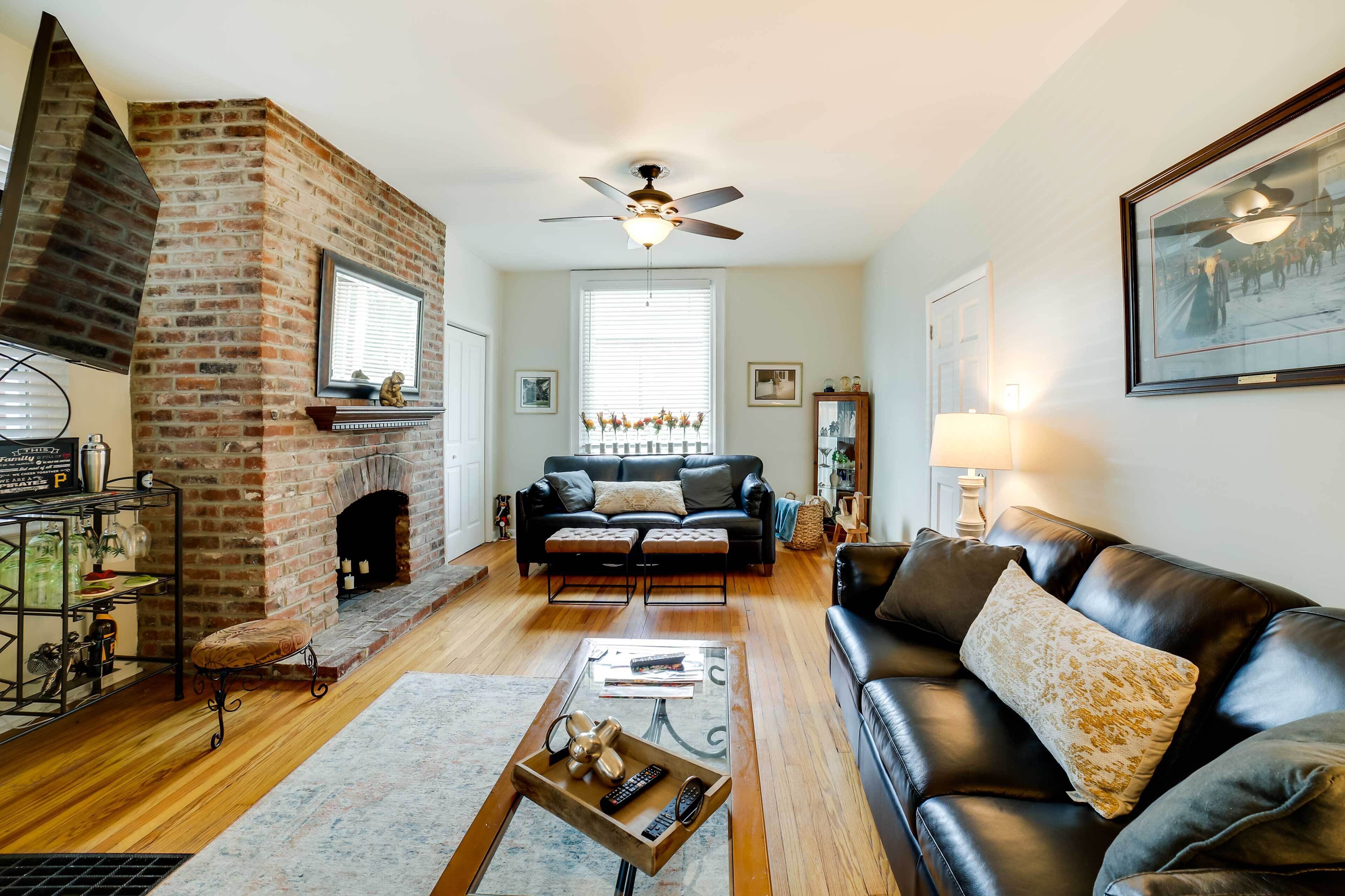 Shadyside House - 100 Feet to Walnut Street!