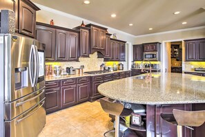 Mikroaaltouuni, uuni, liesi, astianpesukone