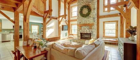 House (5 Bedrooms) | Interior