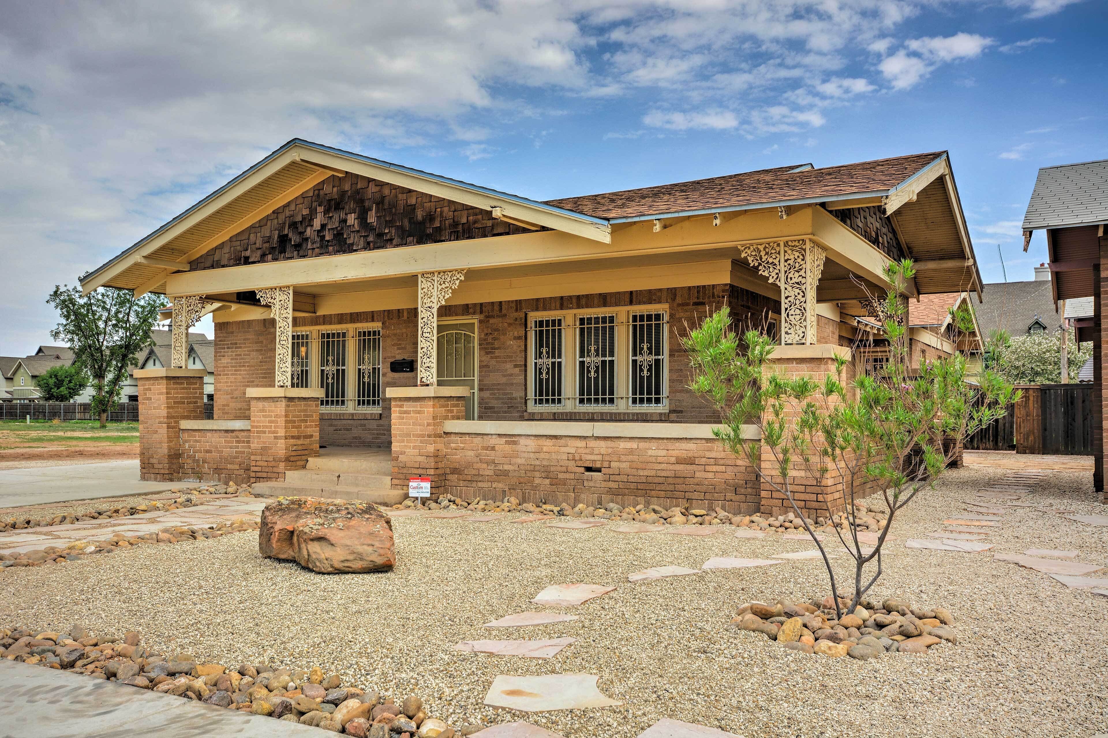 Inviting Lubbock Home > 1 Mi to Downtown