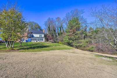 4 Mi to Dtwn: Spacious Suite in Mount Airy