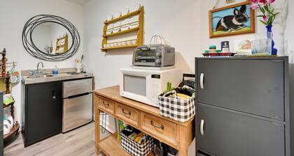 4 Mi to Dtwn: Spacious Suite in Mount Airy