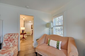 Apartment (3 Bedrooms) | Interior - 4 Mi to Dtwn: Spacious Suite in Mount Airy (Mount Airy)