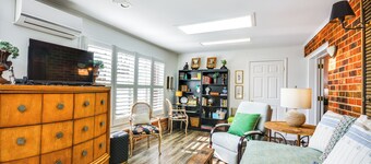 4 Mi to Dtwn: Spacious Suite in Mount Airy