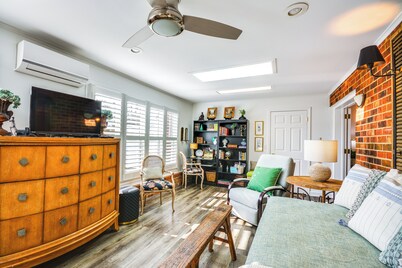 4 Mi to Dtwn: Spacious Suite in Mount Airy