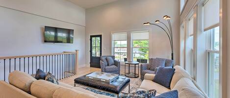 Casa (5 Bedrooms) | Area soggiorno | TV