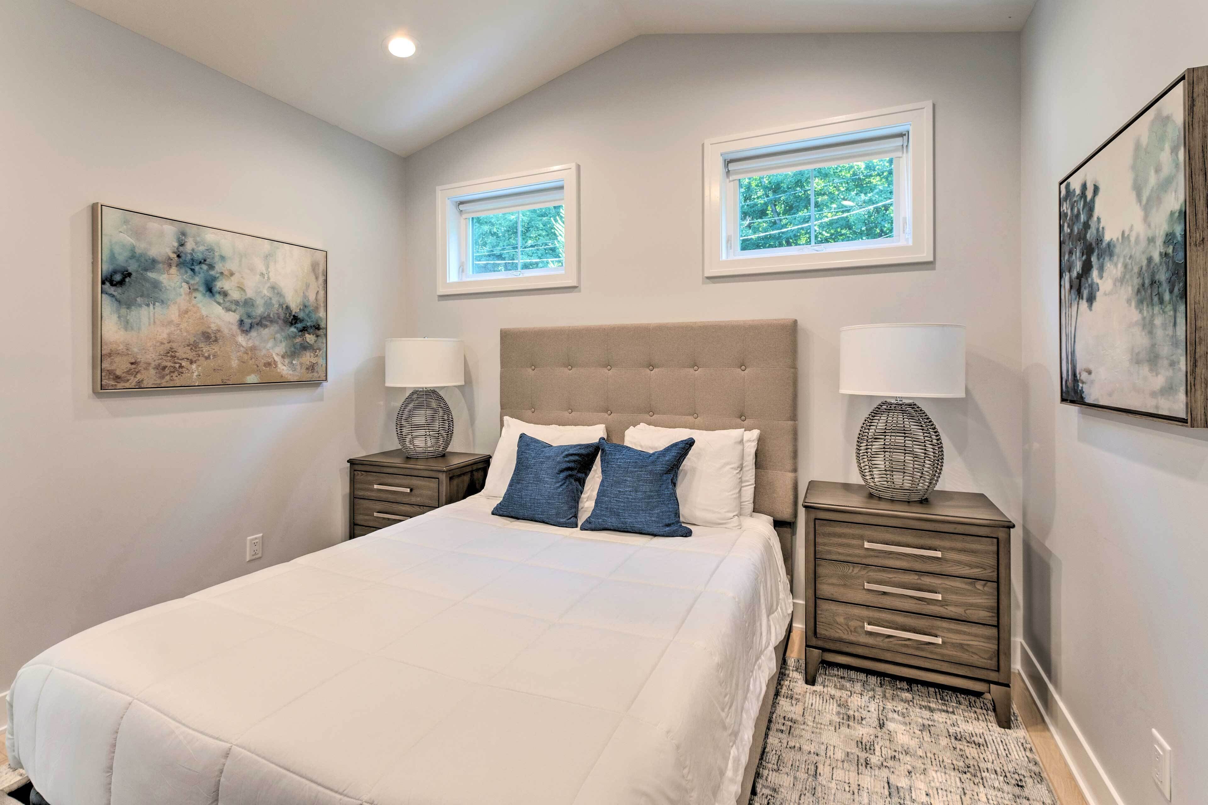 Fantastic House: Balcony, Steps to Lake Como!