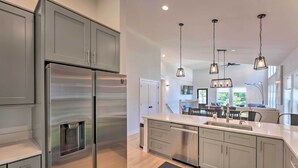 Rumah (5 Bedrooms) | Dapur pribadi | Microwave, oven, kompor, dan mesin pencuci piring