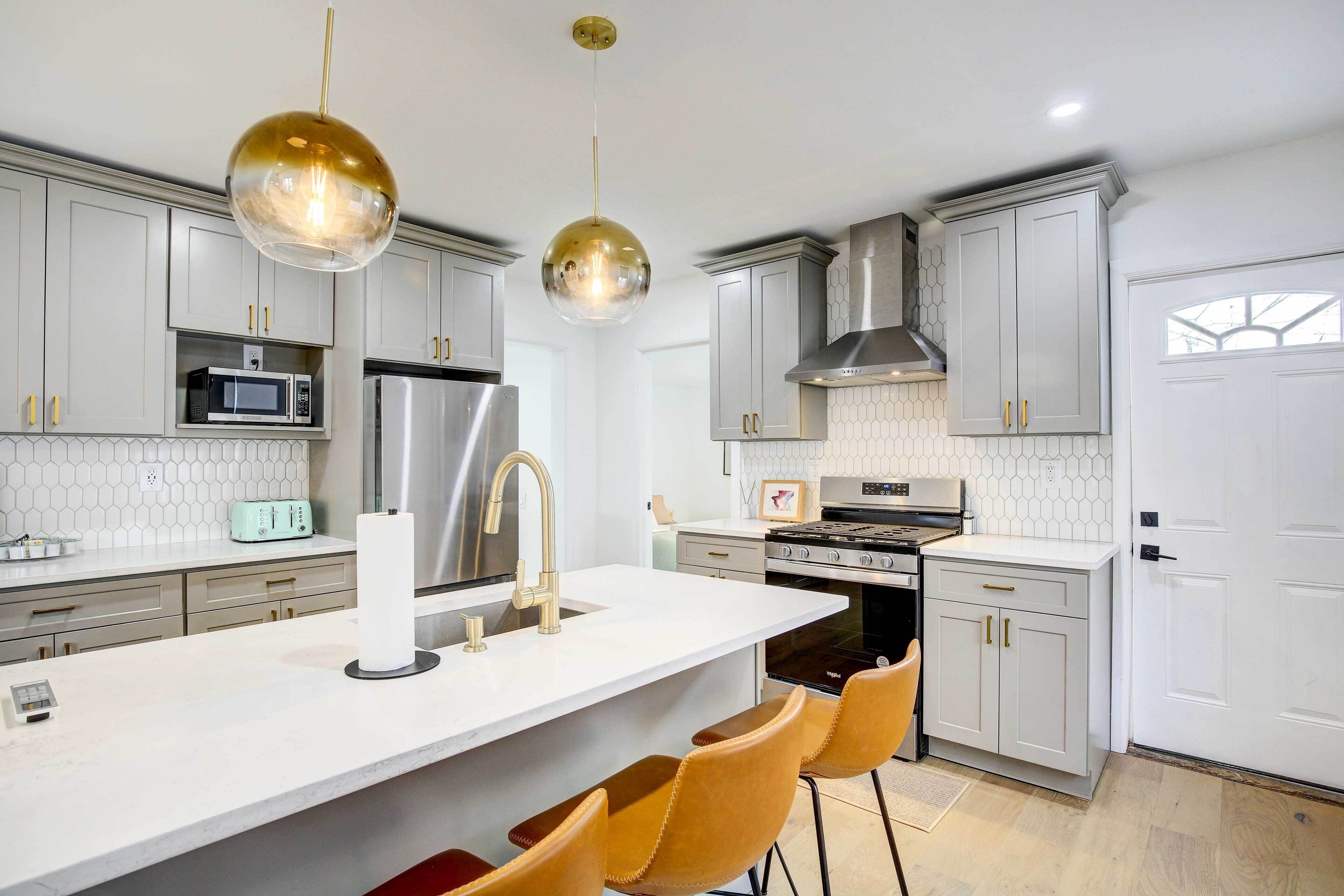 House (4 Bedrooms) | Private kitchen | Microwave, oven, stovetop, dishwasher