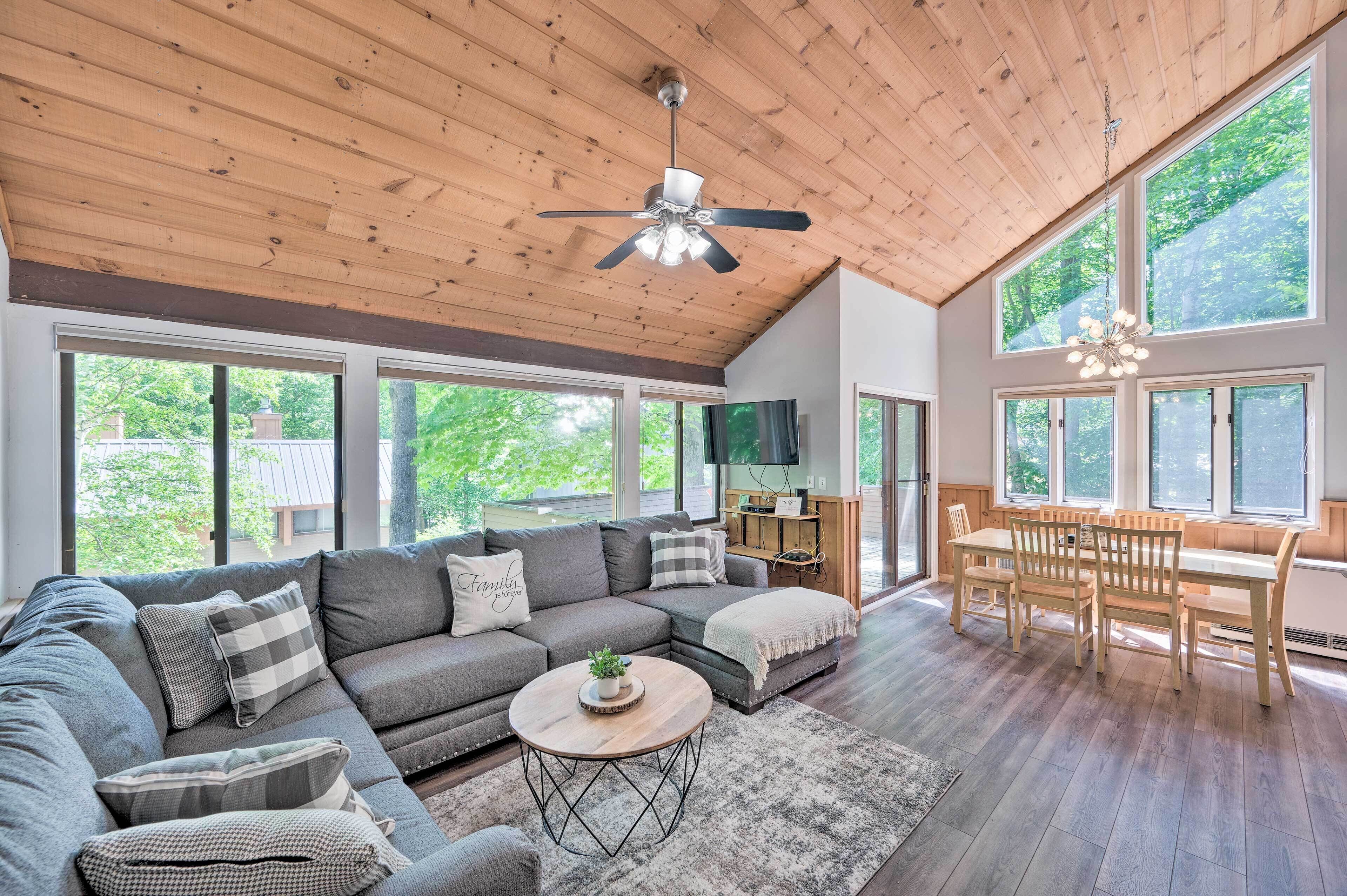 Village of Loon Condo in White Mtns w/ Pool Access