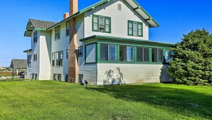 A two-story house with a green trim and a chimney. - Wyoming Farmhouse Retreat! 10 Mi to Bighorn Canyon (Lovell)